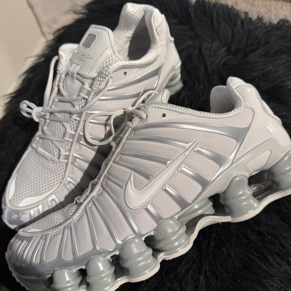 Nike White Shox TL with Silver Accents 🔥 Ladies Size 10 Brand New